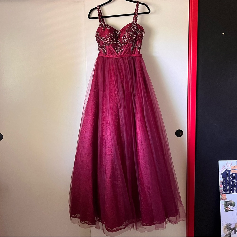 Elegant Burgundy Gown with Embroidered Bodice for Prom/Banquet/Quinceañera